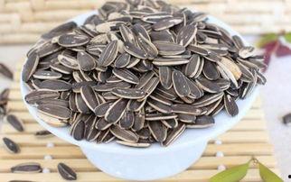 吃瓜听戏嗑瓜子